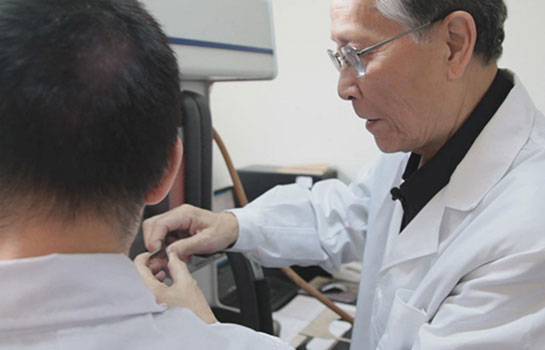PKU PIONEER Founder, Xie Youchang, is leading the R&D team to develop new products.